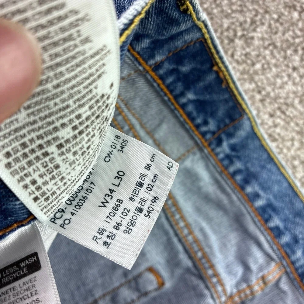 Levis measures 34in